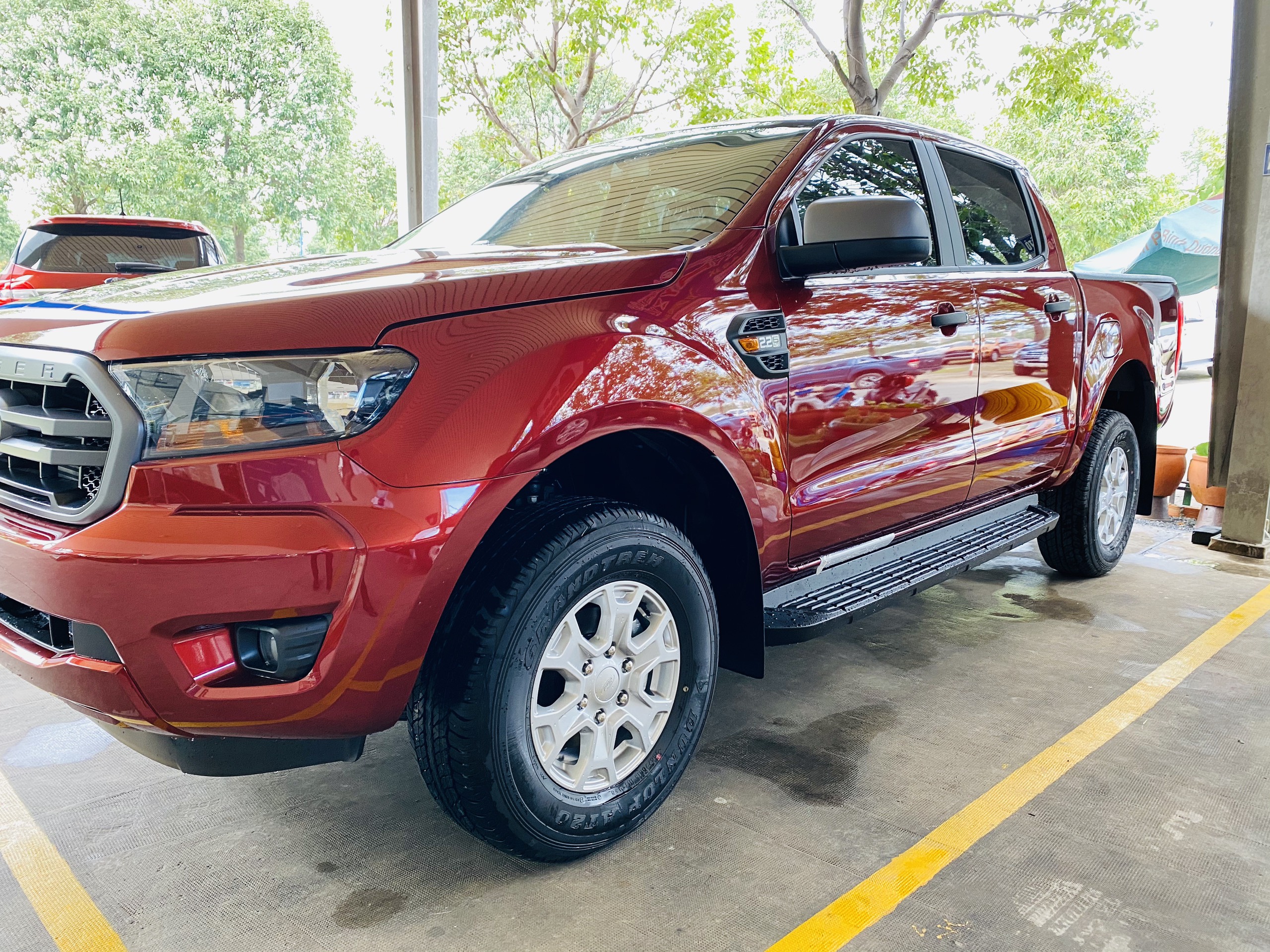 Giá xe Ford Ranger XLS 4x2 AT 2020 rẻ nhất và đánh giá chi tiết