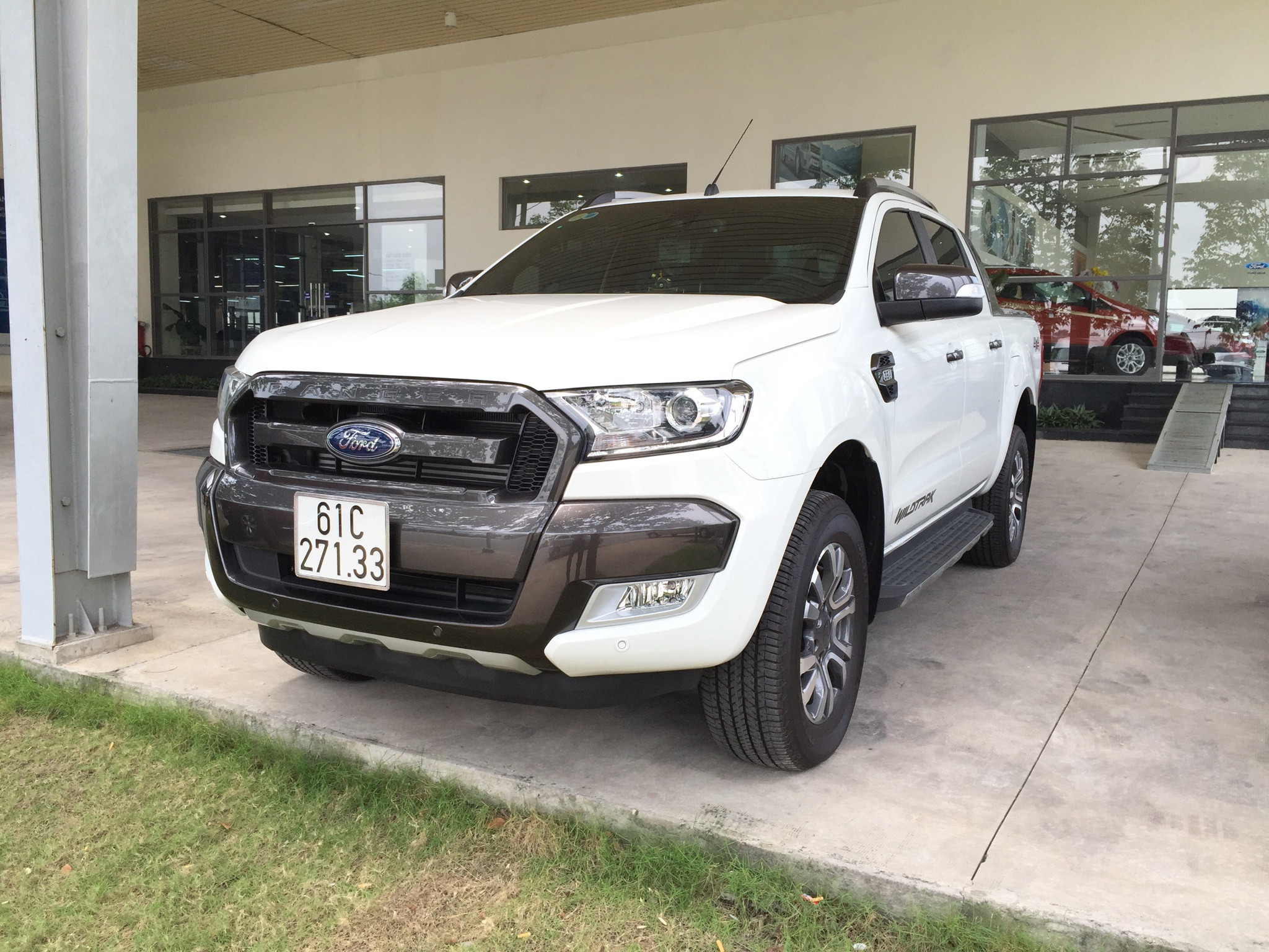 Cứ 2 chiếc bán tải bán ra ở Việt Nam, có một xe Ford Ranger 2017